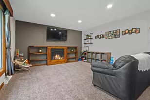 524 E Briar Ln, Green Bay, WI 54301 - Photo 12