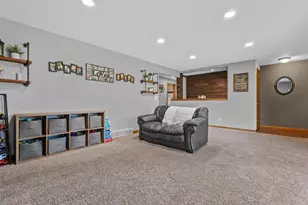 524 E Briar Ln, Green Bay, WI 54301 - Photo 14