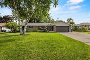524 E Briar Ln, Green Bay, WI 54301 - Photo 1