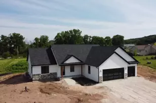 565 Gunderson Dr, Portage, WI 53901 - Photo 1
