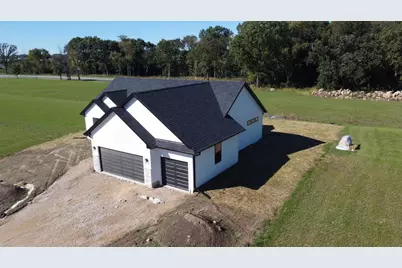 565 Gunderson Drive, Portage, WI 53901 - Photo 2