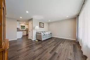 906 Oshkosh St, New London, WI 54961 - Photo 6