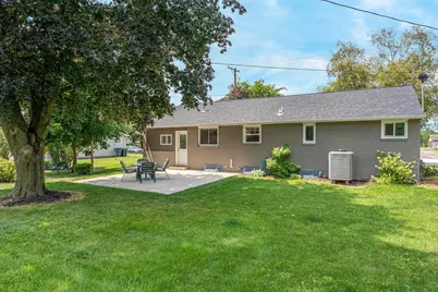 906 Oshkosh Street, New London, WI 54961 - Photo 2