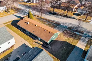 915 Park St, Green Bay, WI 54303 - Photo 2