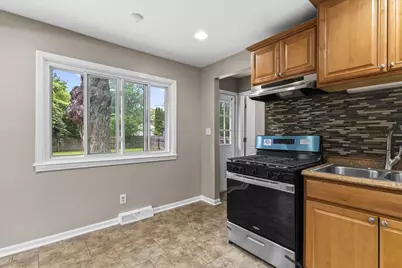 7615 N Delta Place, Milwaukee, WI 53223 - Photo 14