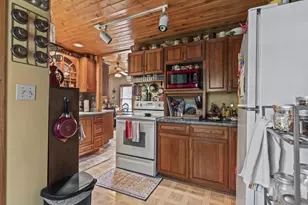 215 N Division St, Waupaca, WI 54981 - Photo 8