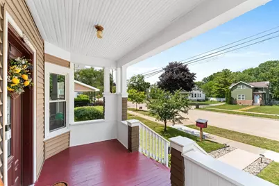 823 W 4th Avenue, Oshkosh, WI 54902 - Photo 4