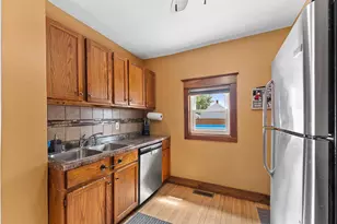 823 W 4th Ave, Oshkosh, WI 54902 - Photo 18
