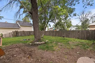1115 Grand St, Oshkosh, WI 54901 - Photo 2