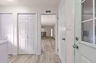 W6425 Lakeview Ct, Menasha, WI 54952 - Photo 10