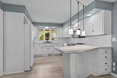 W6425 Lakeview Court, Menasha, WI 54952 - Photo 8
