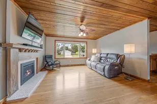 2104 Hazel St, Oshkosh, WI 54901 - Photo 6