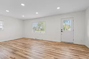 1322 Broad St, Oshkosh, WI 54901 - Photo 6