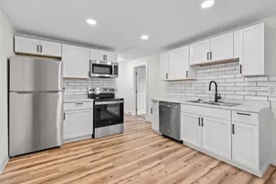 1322 Broad St, Oshkosh, WI 54901 - Photo 2