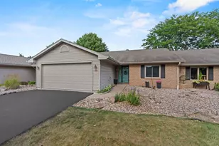 324 N Westhaven Dr, Oshkosh, WI 54904 - Photo 2