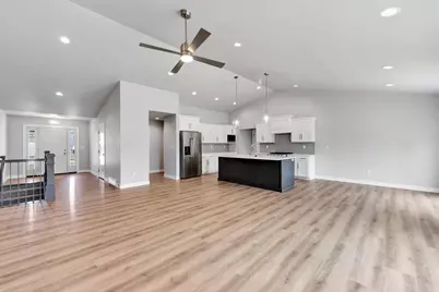 2735 Hillsdale Court, Green Bay, WI 54313 - Photo 6
