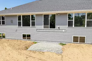 2735 Hillsdale Ct, Green Bay, WI 54313 - Photo 2