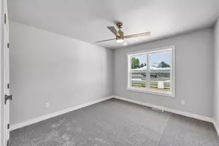 2735 Hillsdale Ct, Green Bay, WI 54313 - Photo 12