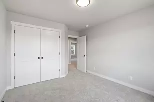 N8871 Killarney Way, Menasha, WI 54952 - Photo 32