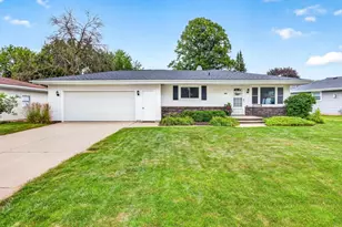 8 Tracy Ct, Appleton, WI 54915 - Photo 2