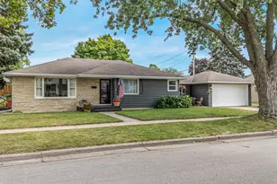 2218 N McDonald St, Appleton, WI 54911 - Photo 2