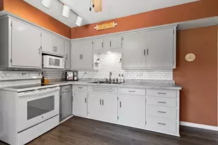 446 Victoria St, Green Bay, WI 54302 - Photo 10