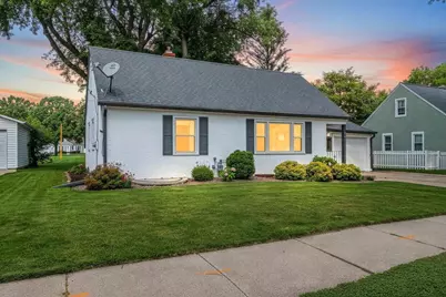 446 Victoria Street, Green Bay, WI 54302 - Photo 1