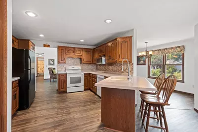2821 Friendly Circle, Green Bay, WI 54313 - Photo 12