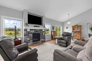 1448 Foxfire Ct, Waupaca, WI 54981 - Photo 10