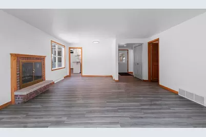 281 Roselawn Boulevard, Green Bay, WI 54301 - Photo 10