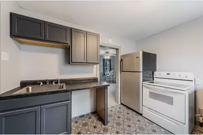 246 W 12th Avenue, Oshkosh, WI 54902 - Photo 12