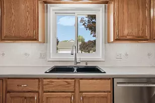 W6741 Lydia Ln, Appleton, WI 54915 - Photo 8
