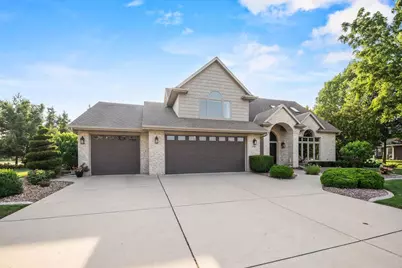 2920 Circle Oaks Lane, Green Bay, WI 54313 - Photo 2