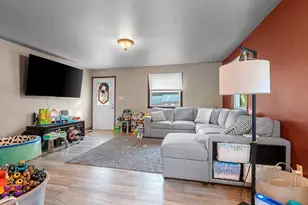 1519 Hillcrest Dr, Kaukauna, WI 54130 - Photo 4
