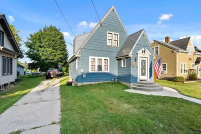 1009 N 12th Street, Manitowoc, WI 54220 - Photo 2
