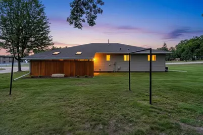 802 E Ridlington Avenue, Shawano, WI 54166 - Photo 2