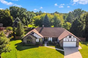 1421 Harbor Springs Cir, Green Bay, WI 54311 - Photo 2