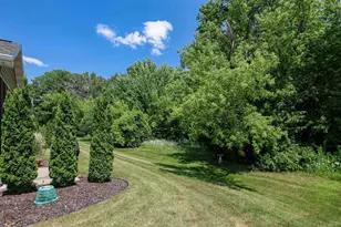 N9072 Southtowne Dr, Menasha, WI 54952 - Photo 6