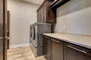 N9072 Southtowne Dr, Menasha, WI 54952 - Photo 22
