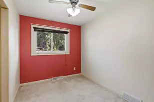 1213 W 11th Ave, Oshkosh, WI 54902 - Photo 12