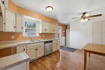 1213 W 11th Avenue, Oshkosh, WI 54902 - Photo 8