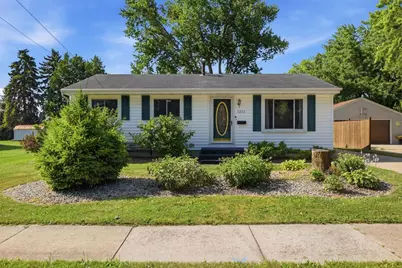 1213 W 11th Avenue, Oshkosh, WI 54902 - Photo 2