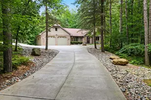 3512 Blackberry Ln, Green Bay, WI 54313 - Photo 2