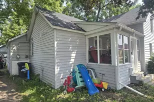 614 Broad St, Oshkosh, WI 54901 - Photo 2