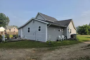 380 River St, Wild Rose, WI 54984 - Photo 10