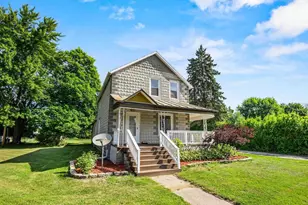 417 Madison St, Oconto, WI 54153 - Photo 4