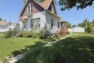 911 Smith St, Green Bay, WI 54302 - Photo 2