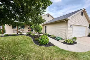 3238 Isaac Ln, Oshkosh, WI 54902 - Photo 2