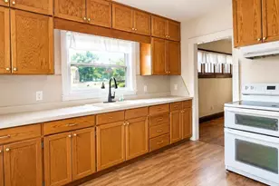 414 S 3rd Ave, Onalaska, WI 54650 - Photo 2
