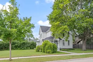 910 Cherry St, Green Bay, WI 54301 - Photo 2